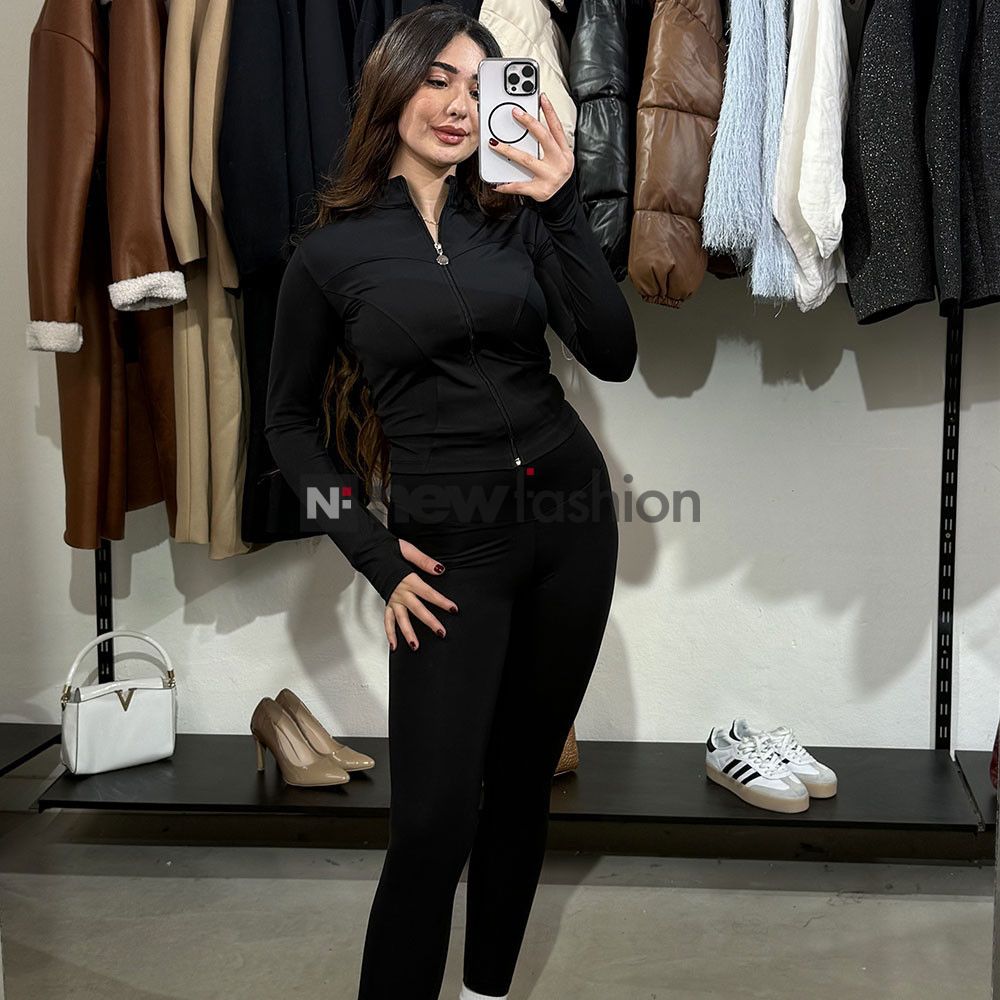 Ensemble de sport نسائي قطعتين – إطلالة رياضية تجمع بين الأناقة والراحة